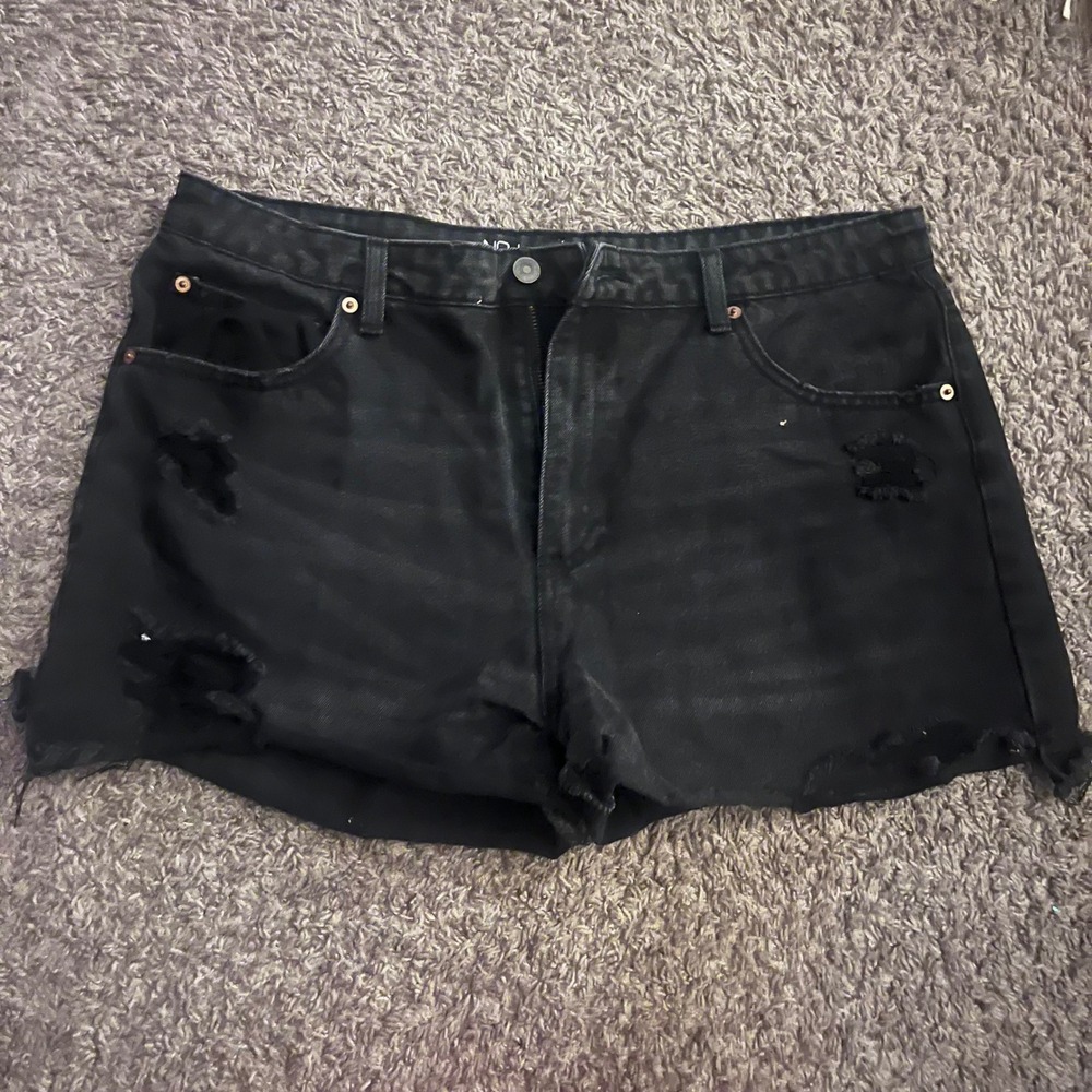No Boundaries Black Distressed Denim Shorts High Waisted Frayed Hem Size 17